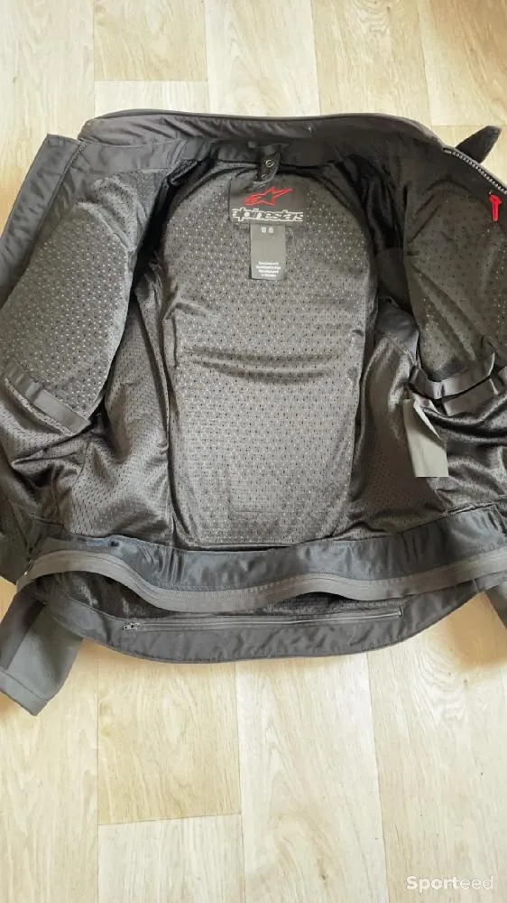 Blouson Alpinestars  neuf Ajouté le : 30/04/2024