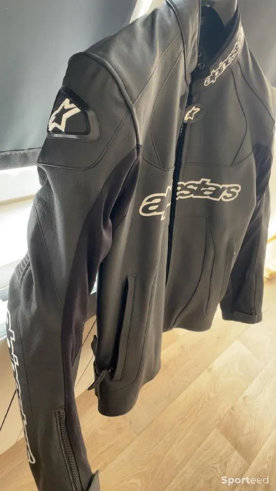 Blouson Alpinestars  neuf Ajouté le : 30/04/2024